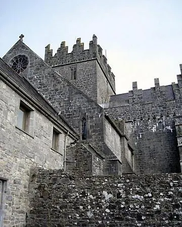 The Castle Country House B&B Bed & Breakfast